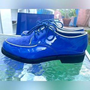 Super cute vintage Oxford Hush Puppies in a stunning royal blue EUC
